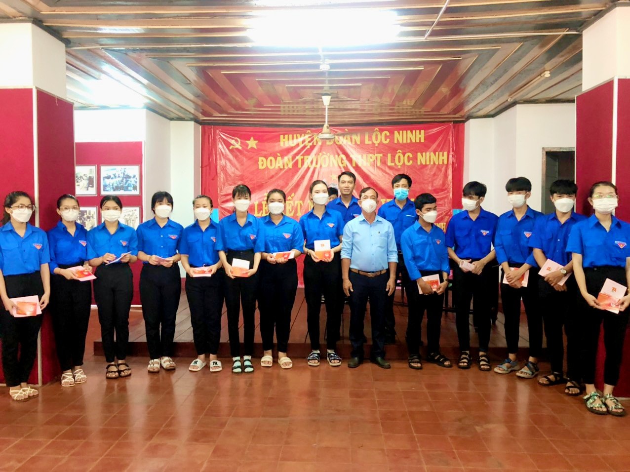 "Lễ kết nạp đoàn viên" cho 174 thanh niên ưu tú vào hàng ngũ Đoàn TNCS Hồ Chí Minh, nhân dịp kỷ niệm 132 năm ngày sinh chủ tịch Hồ Chí Minh (19/5/1890-19/5/2022)